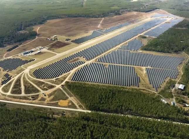 A vehicle abandoned in floodwaters on a highway after Hurricane Beryl swept through the area on July 08, 2024 in Houston, Texas.
Getty Images